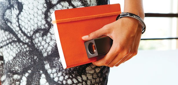Lytro-Lifestyle-Graphite_Moleskine