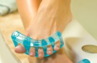toe-stretchers-on-bath