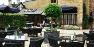 William-Cecil-Dining-Exterior
