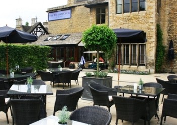 William-Cecil-Dining-Exterior