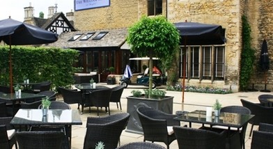 William-Cecil-Dining-Exterior