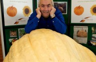 Giant-veg-grower-Clive-Bevan