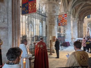 The Mayor of Peterborough lays a wreath on the tomb of Katharine of Aragon January 2022